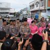 Kapolres Bulukumba Borong Semua Takjil di Bundaran Pinisi untuk Dibagikan Gratis
