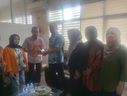 Kasubag Umum Disdik Sulsel Lepas 3 Mahasiswi UNM Usai Magang Empat Bulan